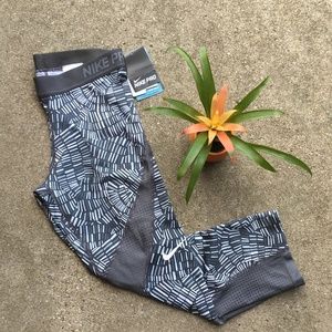 NWT Nike Pro Grey Printed Crop Leggings Medium